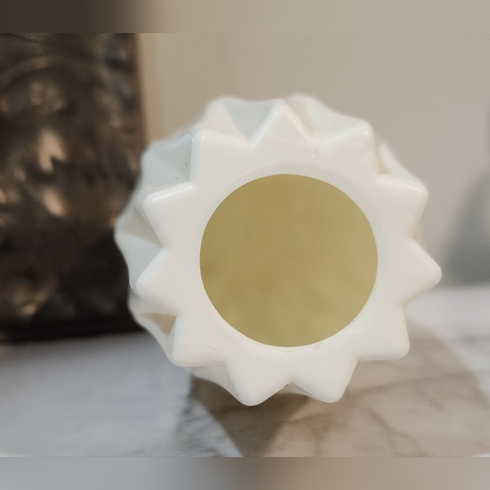 Geometric Plastic Vase - Picture 5 of 6